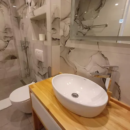 Velco Bb 3* Himarë