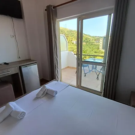 Velco Bb Couette-café Himarë